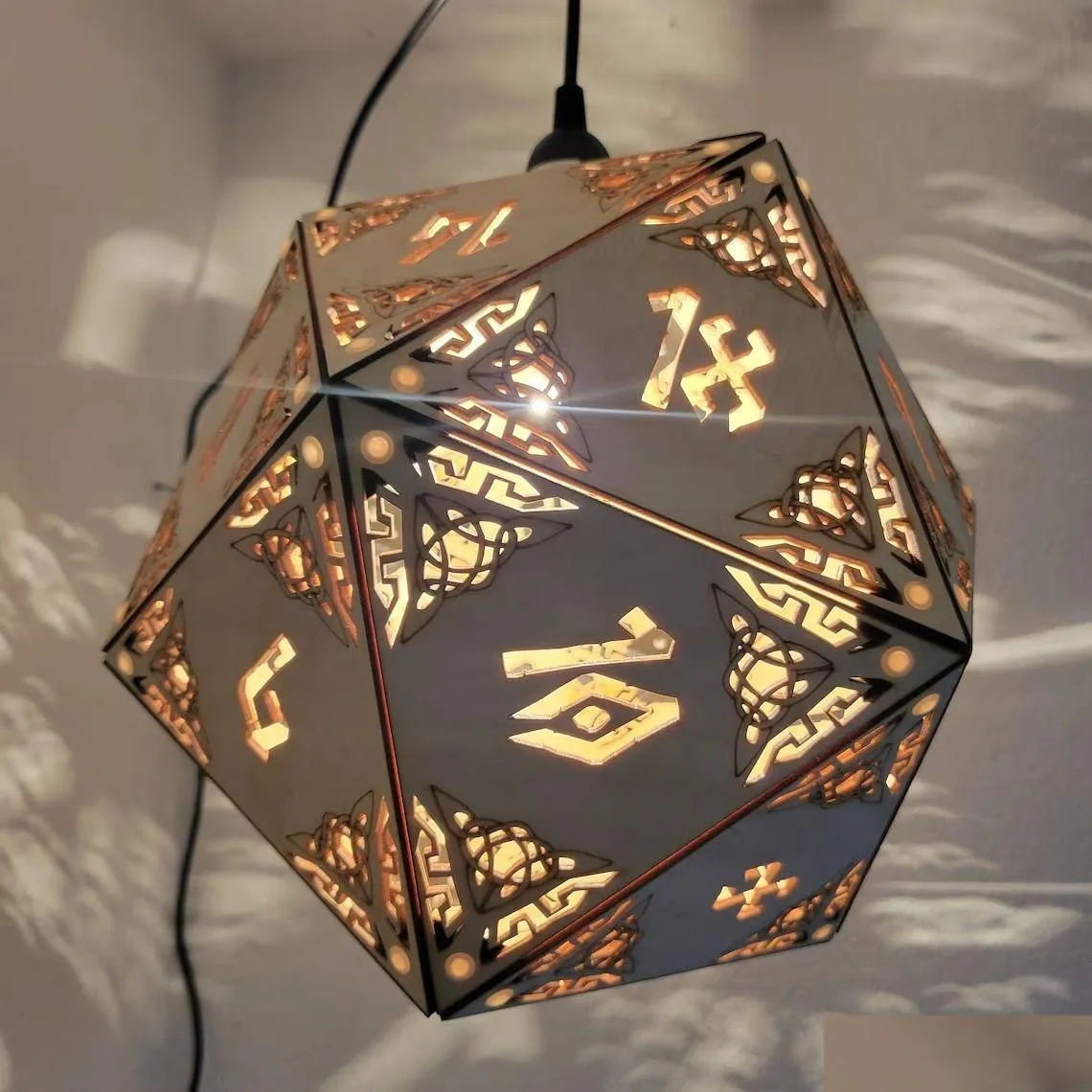 Pendant Lamps D20 Dungeons And Dragons Dice Lamp - Hanging Pendant Or Desk Dnd Drop Delivery Lights Lighting Indoor Lighting Otmdm