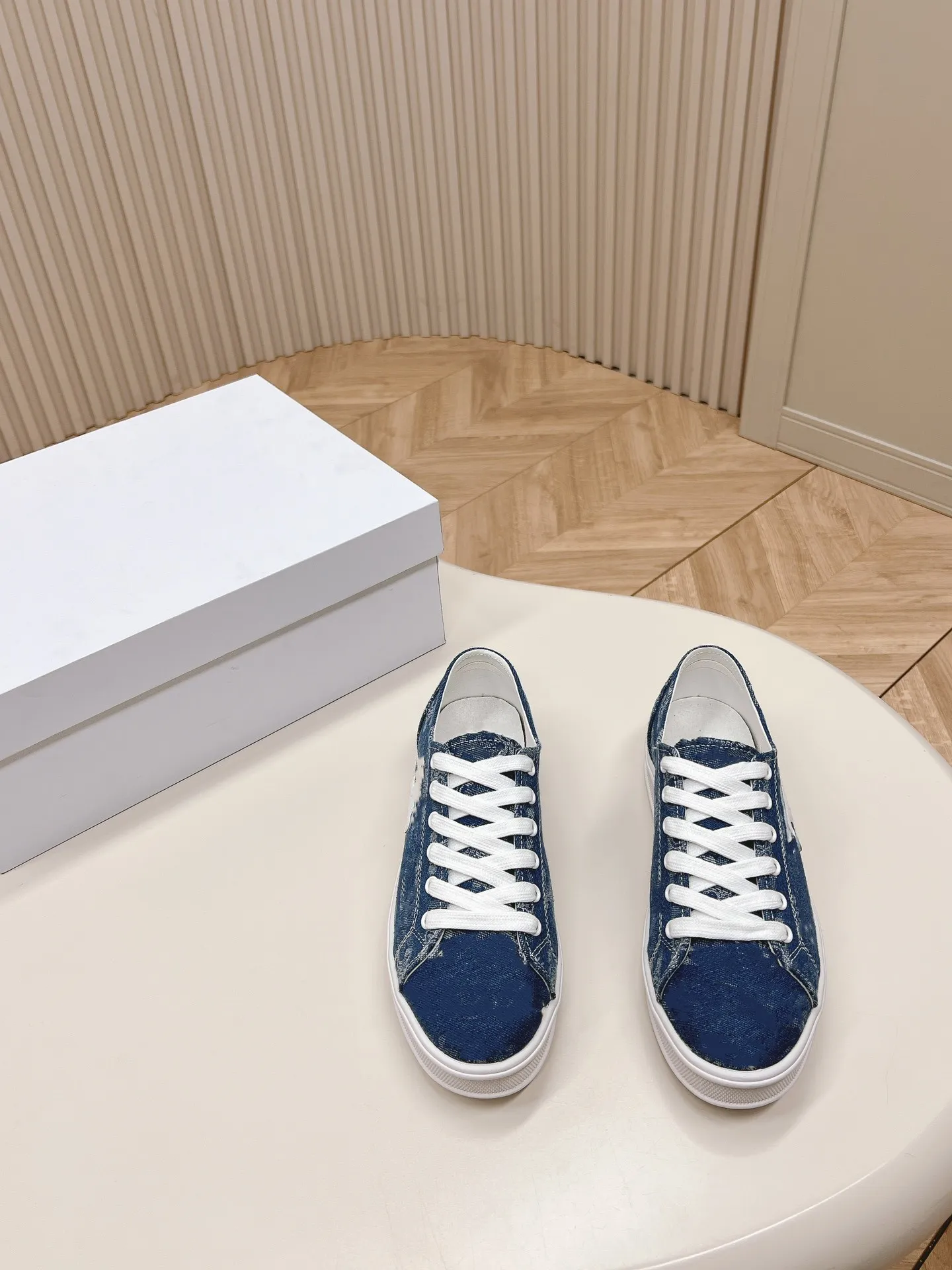 2024 Neue Freizeitschuhe mit dünner Sohle, Schnür-Sneakers, Board-Schuhe im klassischen presbyterianischen Luxusdesign