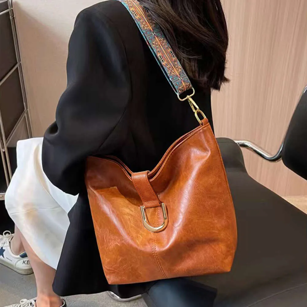 Sac fourre-tout à large bandoulière de style bohème pour femmes, grande capacité, sac seau simple pour les déplacements, à la mode et versa