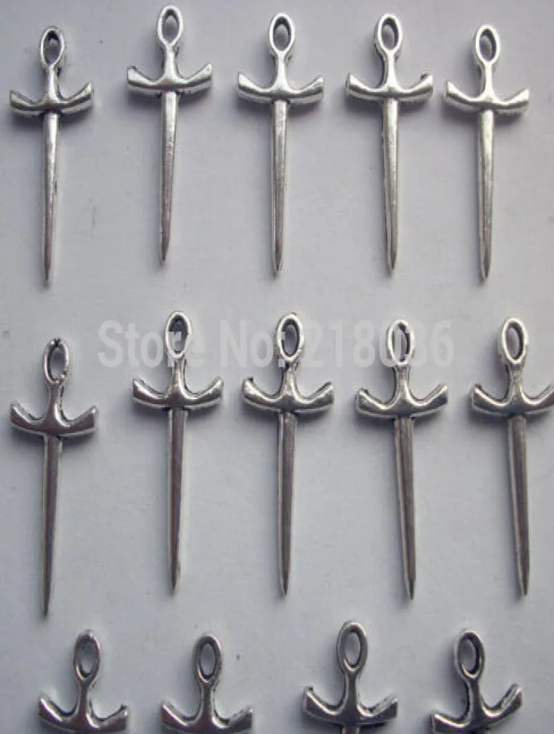 100pcs Vintage Antique Silver Sword Charms Wiselant DIY Jewelry Fit Bracelets Komponenty Cała moda 1020 mm N22139124118