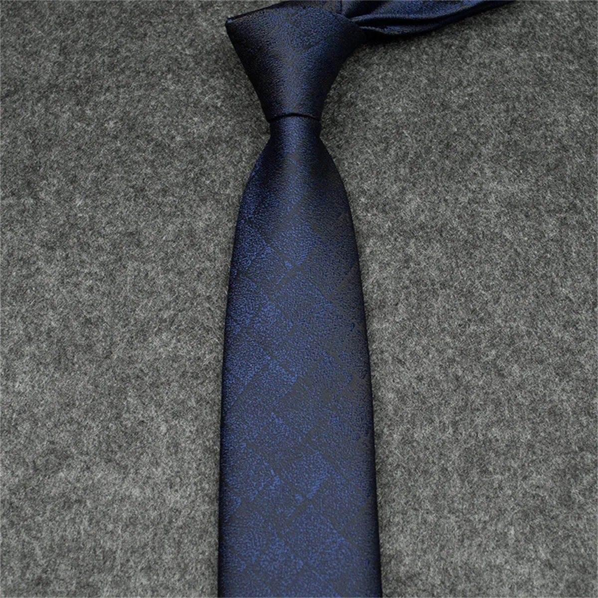 Nya halsbandsdesigner Silkeslippe svartblå jacquard hand vävd för män bröllop casual och affärsslips mode nacke bindningar ruta 12355