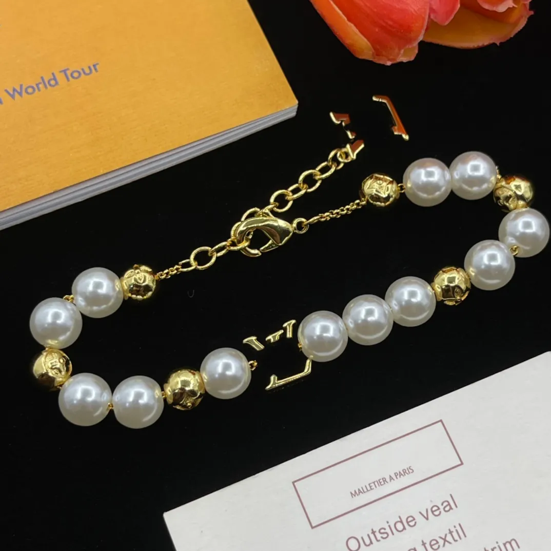 Luxury Designer Bracelet Women Pearl Jewelry Bracelet Classic Letter Pendant High Quality Material Non-allergic