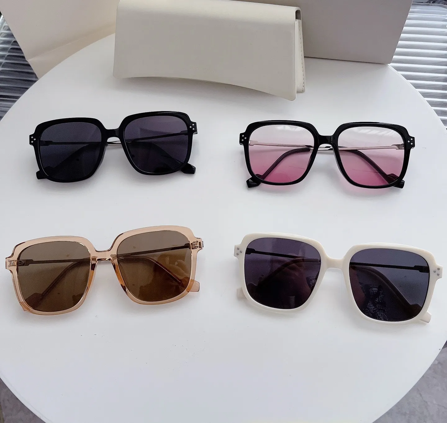 Fashion Sunglasses Classic Square Glasses Women Brand Vintage Travel Small Rectangle Sun Glasses Female and male Eyewear Anti-Glare