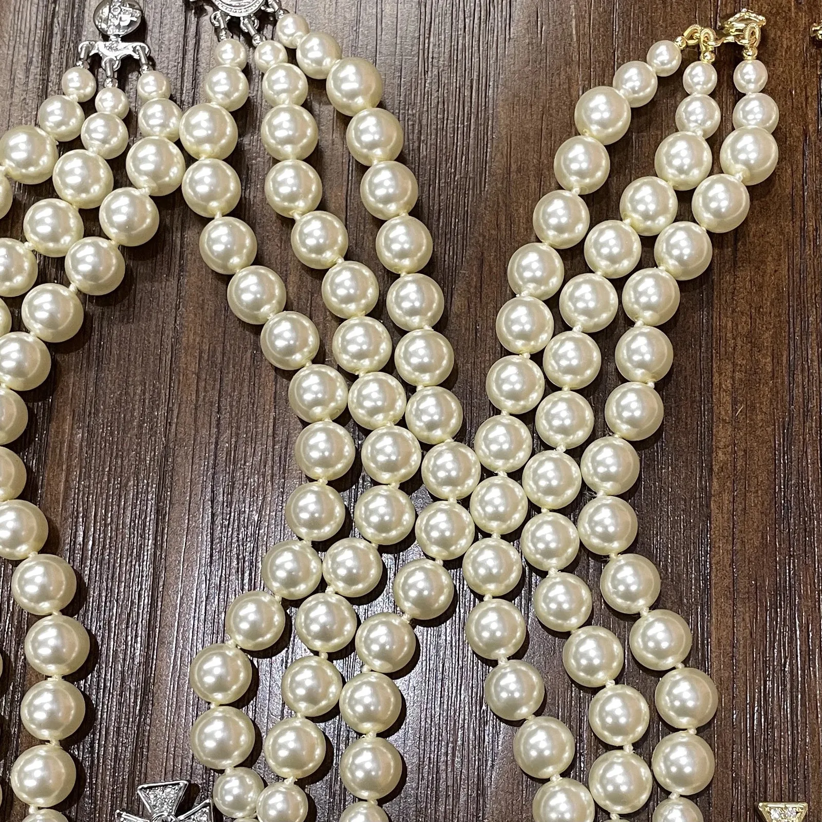 Colliers de perles à trois couches pour femmes, bijoux de la plus haute qualité, ras du cou, chaîne de clavicule, cadeau de fête de mariage, 240220