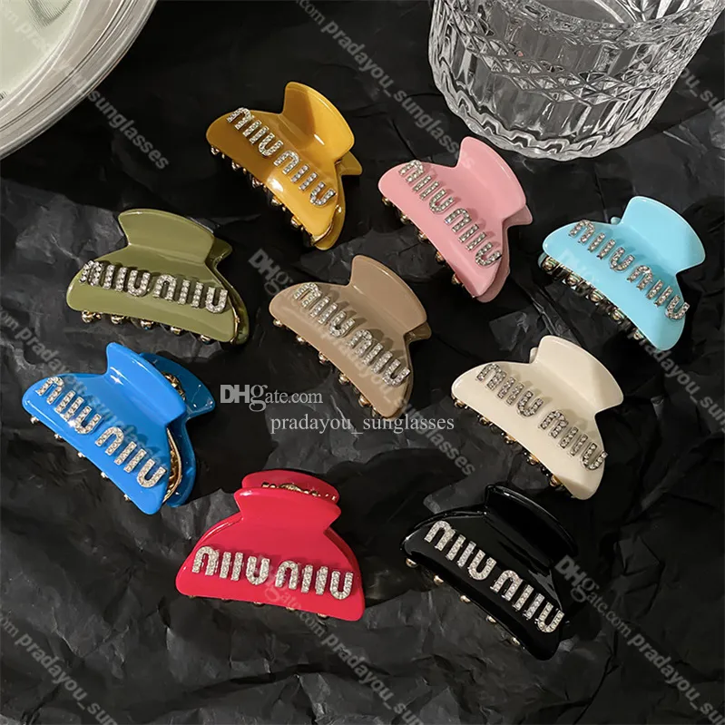 Pince à cheveux en acrylique avec lettres en diamant, pince à cheveux polyvalente couleur bonbon, Barrettes en cristal tendance, épingles à cheveux