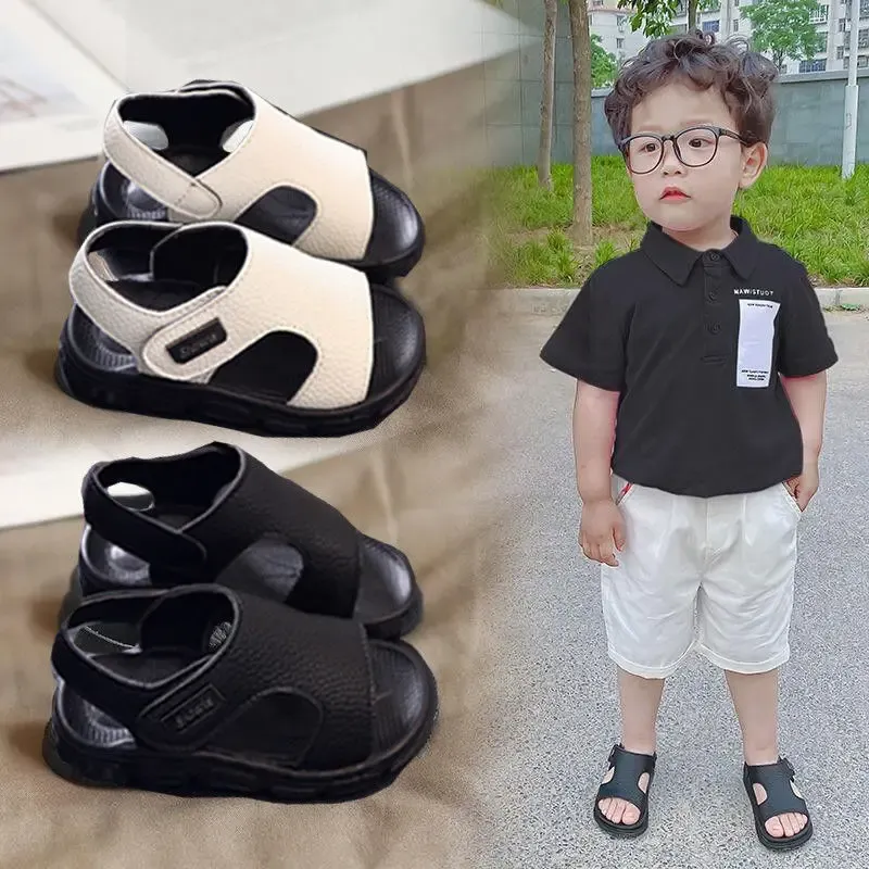 屋外ファッション子供シューズサマーキッズボーイズサンダルスリッパブラックホワイトソフトソールアンチスキッドビーチアウトドア幼児の男の子スライド