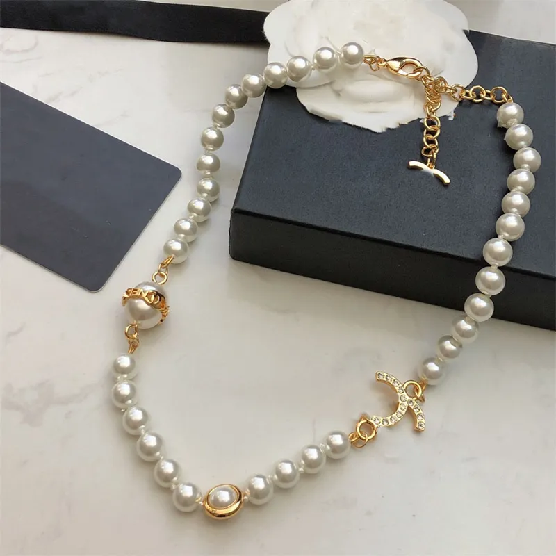 2024 Heart Diamond Pendant Necklace Designer Women Monogram Choker Birthday Present Brand Pearl Neckor Gold Cclies Pläterade smycken 9224