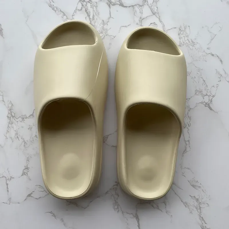 Slide Sandals Foam Slides tofflor Runners Män kvinnor Glödgrön Sand Black Bone White Onyx Cream Slide Sandals Designer Slippers Slipper