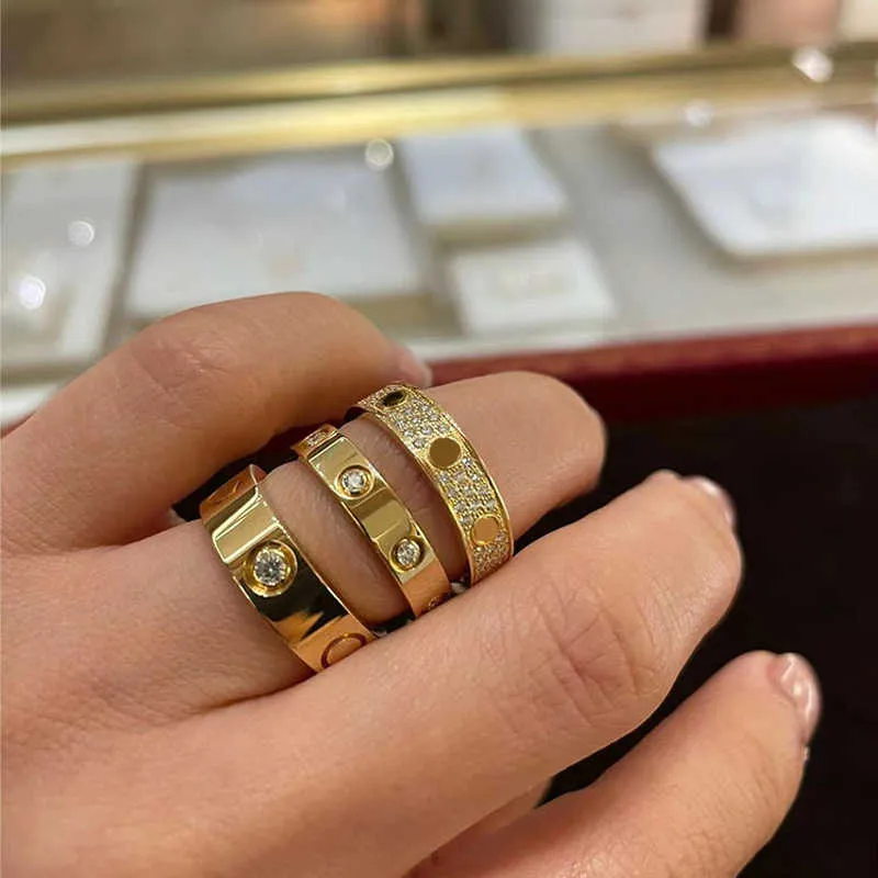 Designer Charm High Version Carter Love Full Sky Star Ring Couple de Nail Paire Nail Edition Mens and Womens Rose Gold Wide