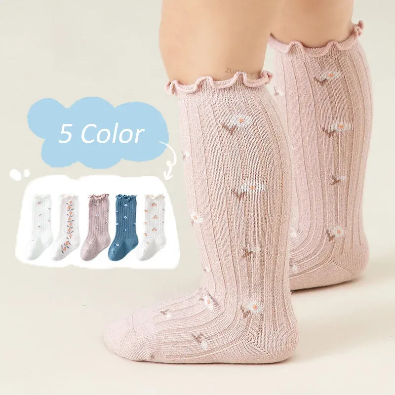 Skarpetki 4 pary/Lot Girl Socks Cute Cotton Baby Knee Socks Nowonarodzony Long Tube Dzieci Miękkie wysokie skarpetki dla maluchów podgrzewacze nogi Socken