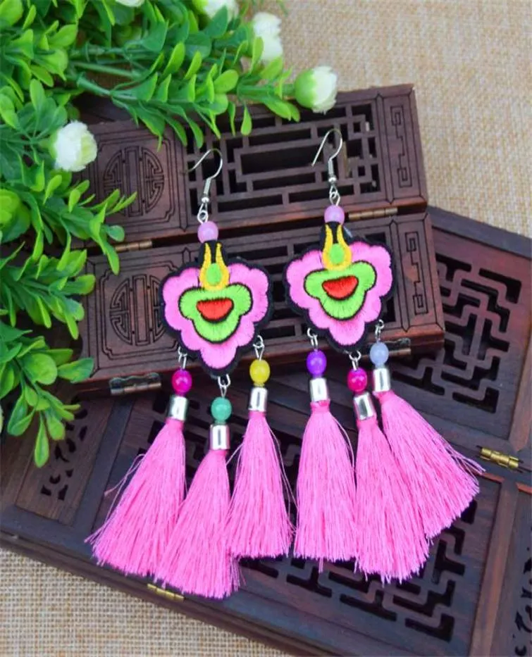 Spot pittoresque vente boucles d'oreilles ethniques du Yunnan faites à la main originales dames courtes gland boucles d'oreilles brodées entier6219566