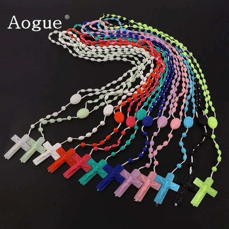12 piezas de rosarios multicolores de fábrica bajo en cuentas de rosario de plástico oscuro collar luminoso catolicismo oración joyería religiosa 2778