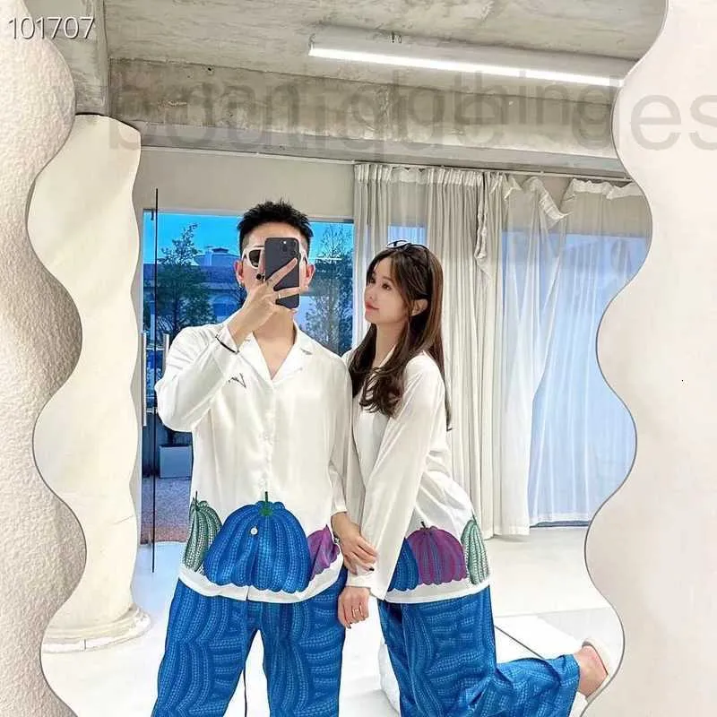 Kvinnors sömnkläderdesigner High End Homewear White Set Couples Spring and Autumn Long Sleeves, True Ice Trendy Pyjamas for Men Women VH01