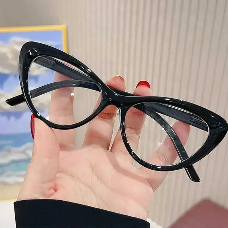 Eyeglass Frame New Cat Eye Triangle Frame Anti-Blue Light Glasses Classic Men Women Reading Eyewear Retro Triangle Frame Transparent Eyeglasses