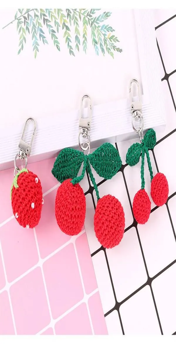 Niedliche handgefertigte Strickwellen-Schlüsselanhänger mit großen Kirschen und Erdbeeren für Frauen, lustige Obst-Schlüsselanhänger, Taschenaufhängung, Autoschlüsselhalter, Schlüsselanhänger 6892772