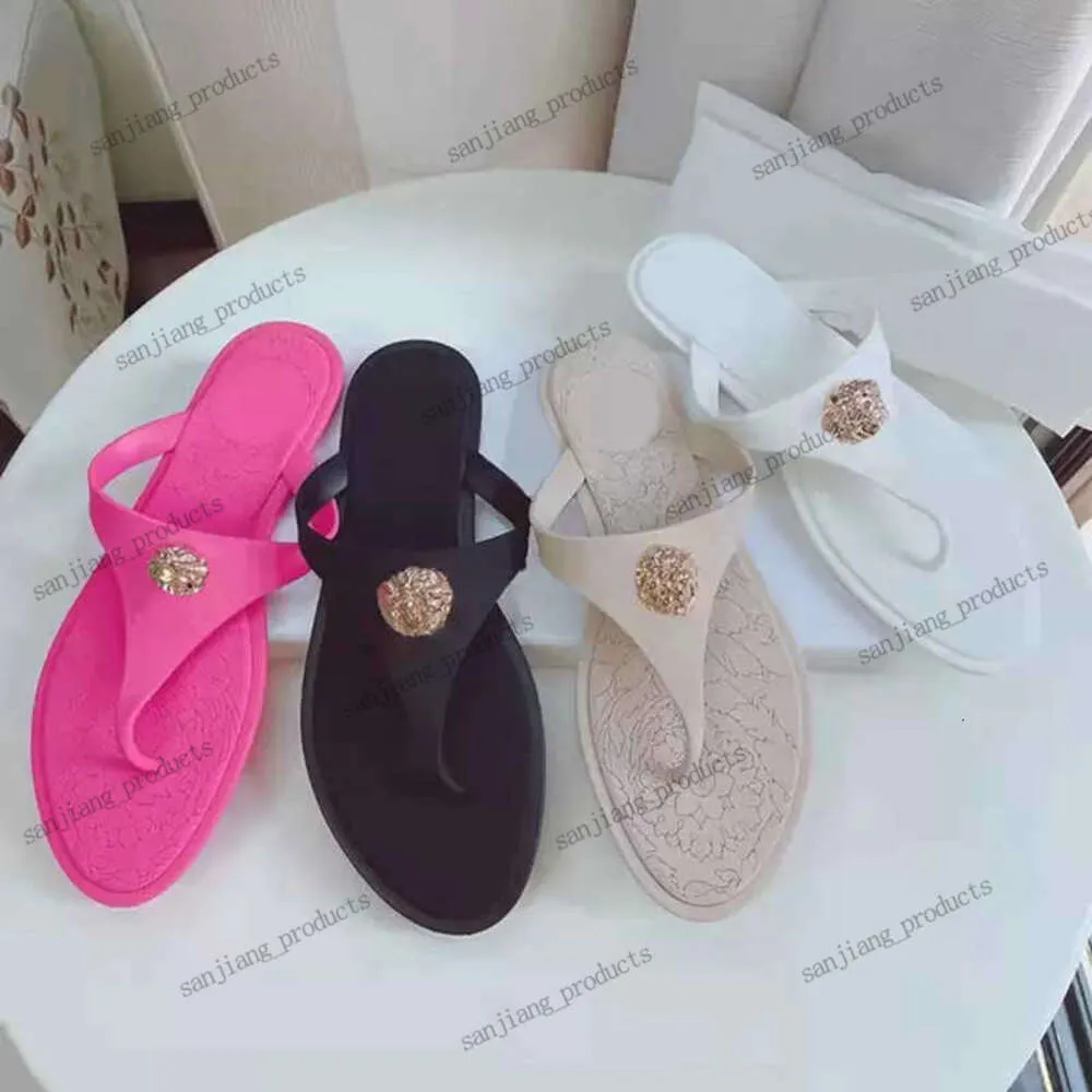 2024 Famous Brand Women Thong Slippers Designer Flat Sandals Brand Jelly Slides Classic Beach Flip Flop Fashion Metal Head Decoration Printing Sole Shoe Waterproof