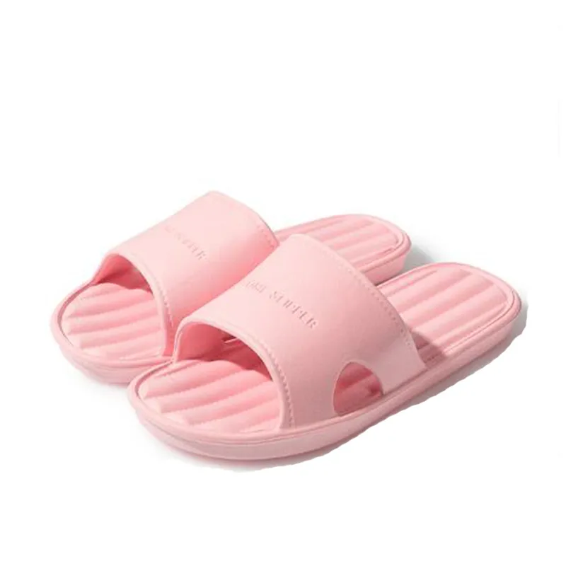 Zapatilla Diapositivas de diseñador Sandalias de mujer Almohada de piscina Tela Paja Zapatillas casuales para primavera y otoño Mulas planas cómodas Zapato con correa acolchada