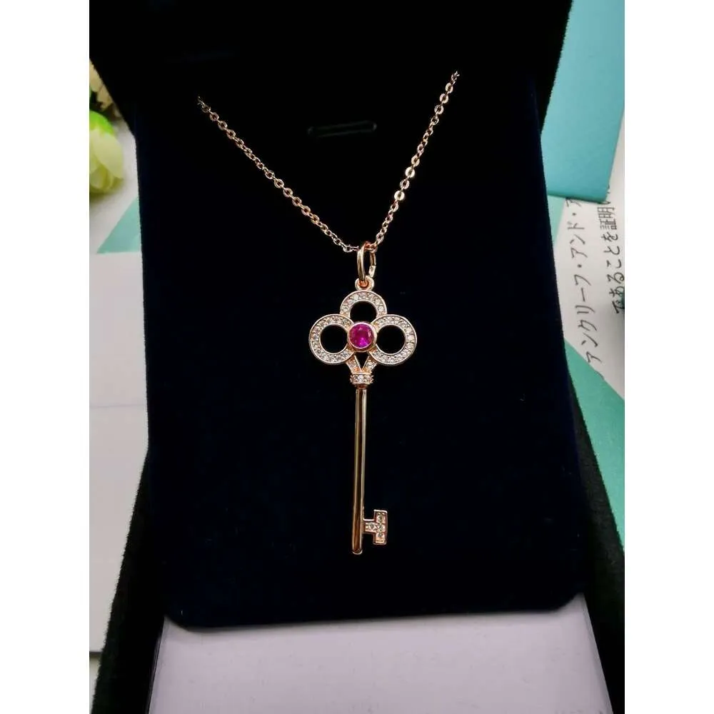 Collares de oro del corazón Collar de joyería de diseñador para mujer Diamante rojo Collar llave completa 925 Plata plateada 18k Rose Go