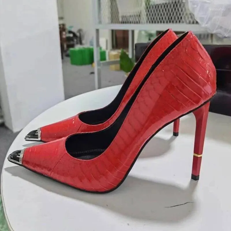 ドレスシューズスタイリッシュな金属先の尖ったつま先ハイヒールポンプ女性女性のカバーヒールカバー春の靴をカバーする赤いヘビスキンレザープリントスリップ