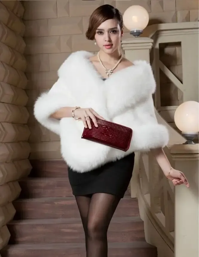 Fur Winter Ladies Warm Faux Fur Capes Fox Fur Formal Court Outwear Winter Short Scarf Women Black Color Casual Coat Free Size