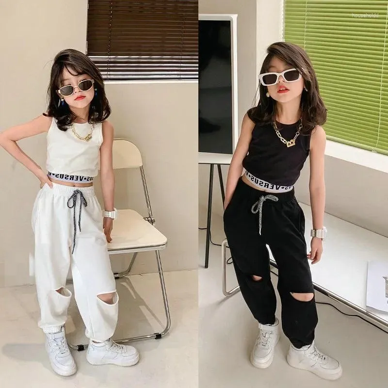 Ensembles de vêtements Mode d'été Bébés filles Coton Sans manches Slim T-shirt Tops Cordon Pantalon déchiré Enfants 2 pièces Tenues 2-8 ans