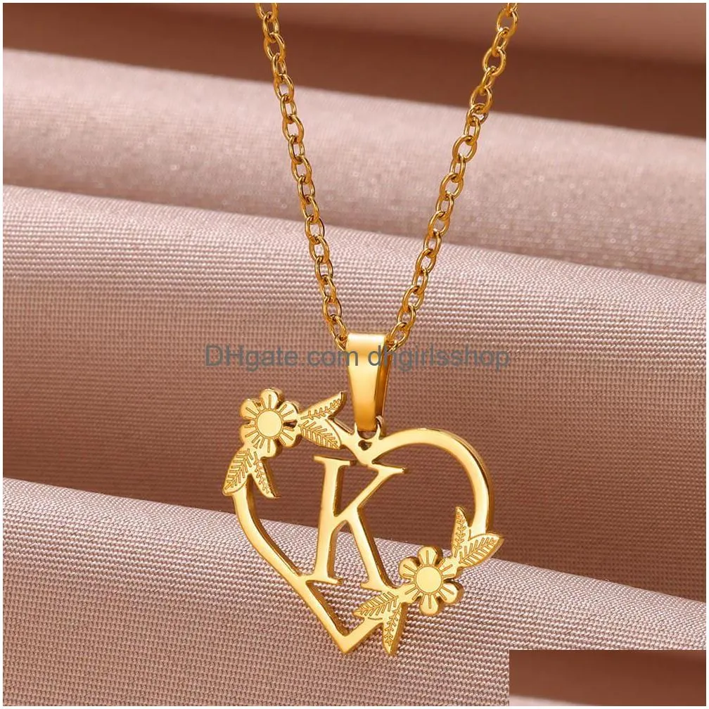 Colliers pendentifs Collier d'initiales de fleurs délicates pour femmes filles 18 carats plaqué or en acier inoxydable en forme de coeur lettre ras du cou meilleurs cadeaux Dhtqp