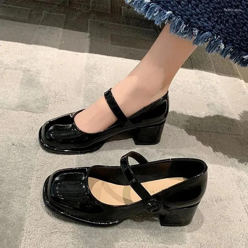 드레스 슈즈 메리 janes 미드 힐 여성 스프링 로리타 2024 패션 청키 얕은 고급 펌프 Zapatillas de Mujer