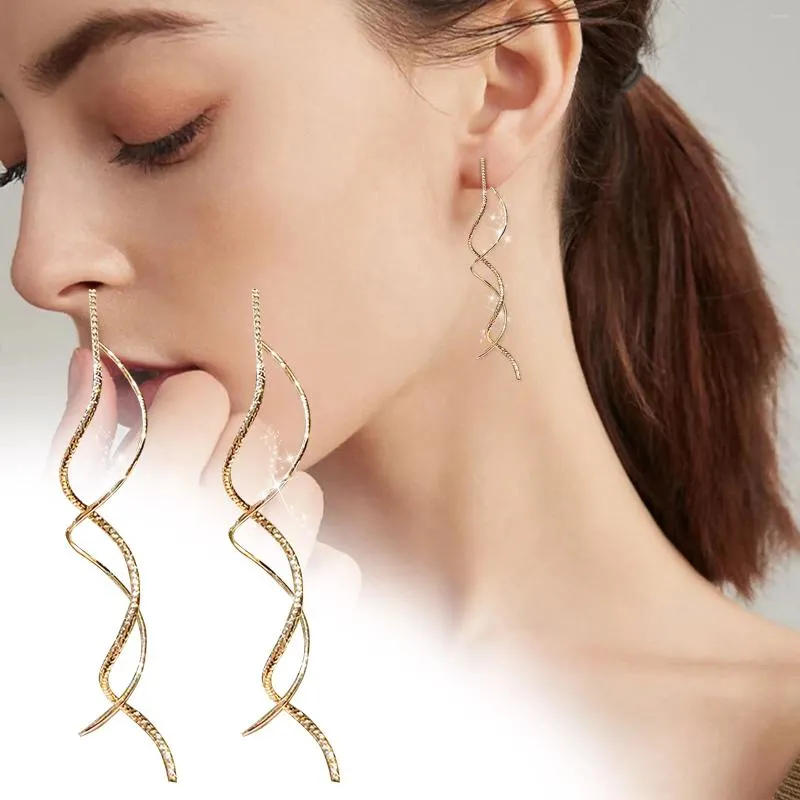 Boucles d'oreilles à clous avec pompon ondulé mignon, fil d'oreille pour adolescentes, clous de perçage minimalistes à la mode