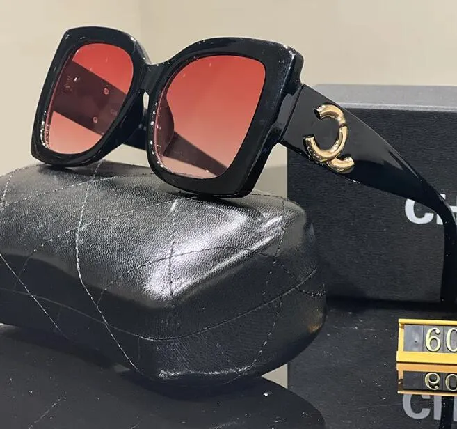 Роскошные дизайнерские солнцезащитные очки Мужчины Женщины Прямоугольные солнцезащитные очки Унисекс Очки на открытом воздухе Солнцезащитные очки Ретро-кадр высокого качества Пляж UV400 С коробкой очень хорошо