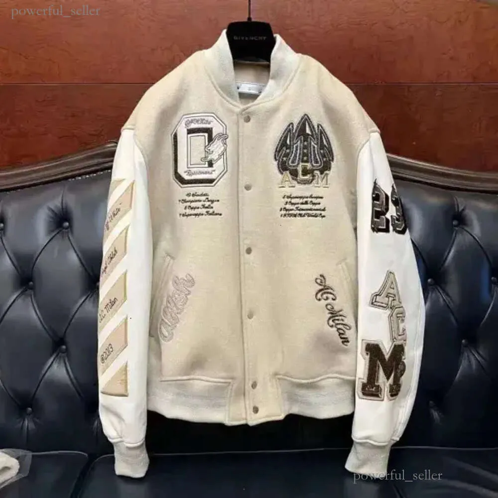 Designer-Off-White-Jacke AC MILANS Off Brand High-End-Mantel für männliche und weibliche Liebhaber der Schwerindustrie, bestickt in Off-White 8321