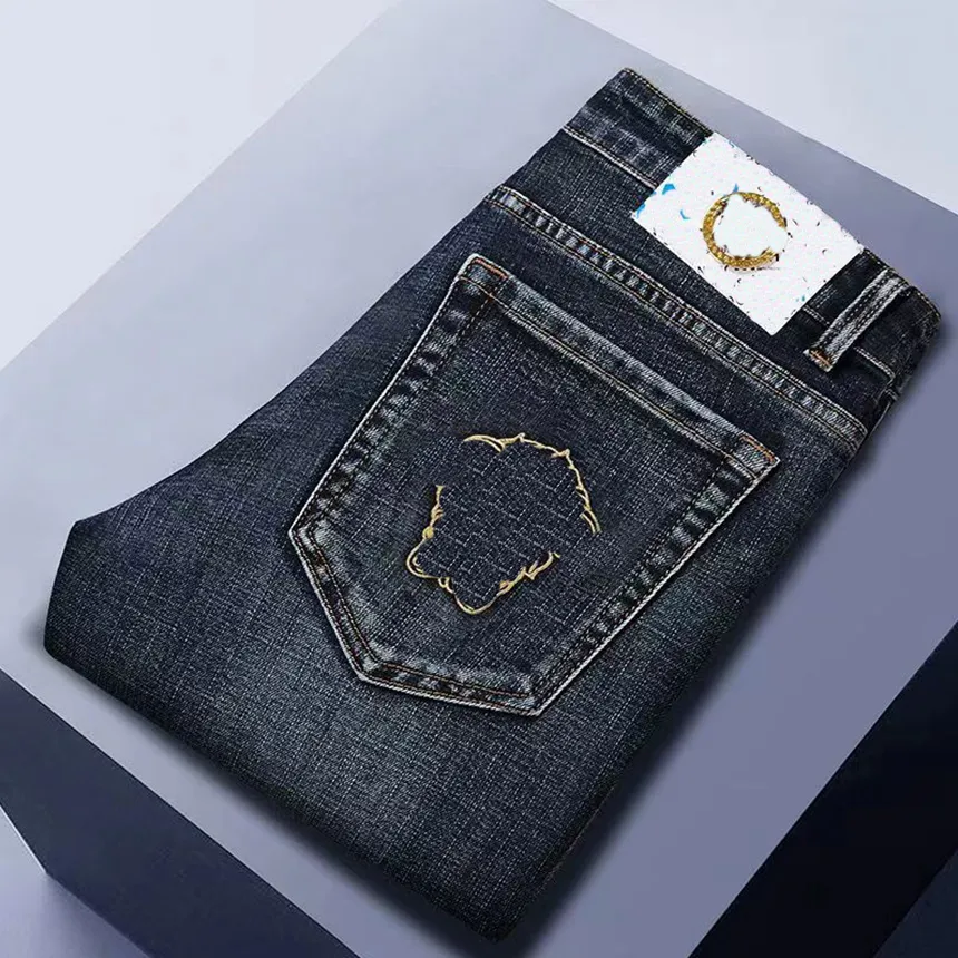 Jeans da uomo firmati 2024 moda europea modello classico autunno e inverno nuovi jeans di tendenza pantaloni slim di alta qualità