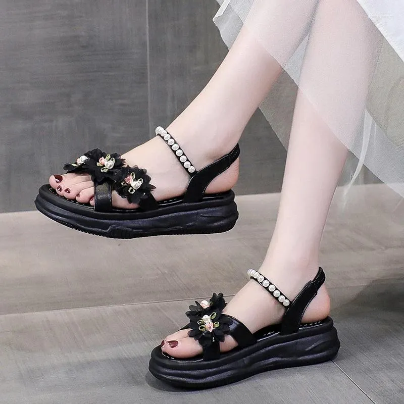 Sandaler 2024 Högkvalitativa skor för kvinnor Summer Kvinnor blommor Beadwork Mid Heel Water Proof Toe Casual