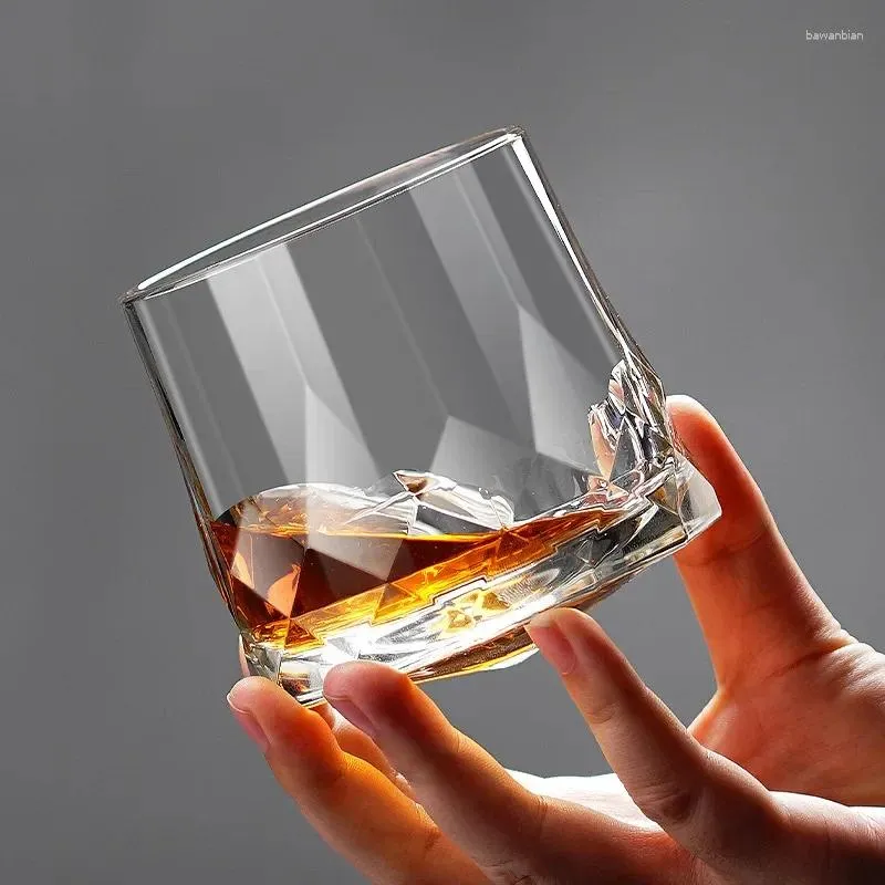 Bicchieri da vino Bicchiere da whisky con diamanti creativi Bicchiere in vetro Design rotante Accessori da bar per whisky