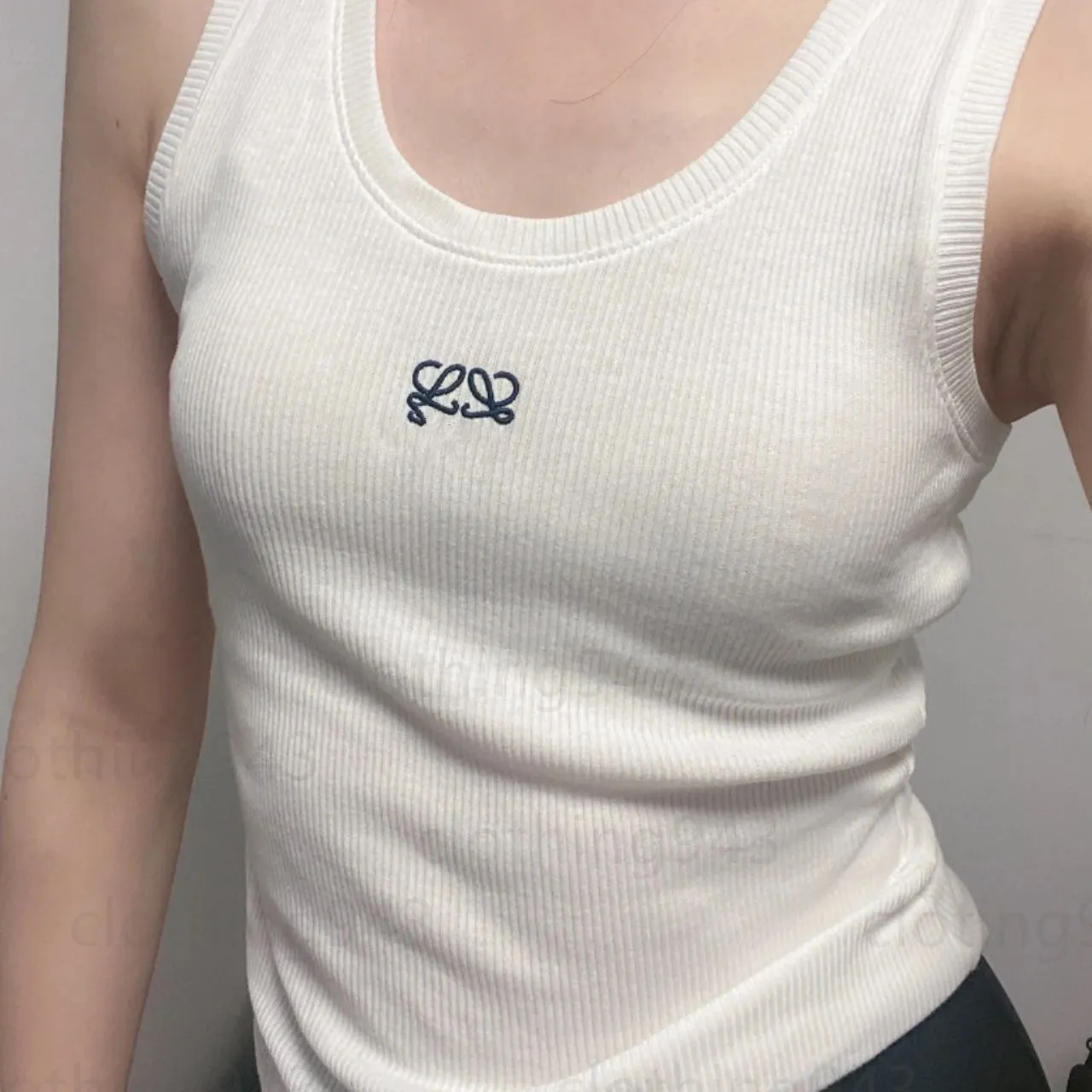 デザイナータンクトップ刺繍ロゴ幾何学的夏の女性のためのショートタンクトップデザイナーベストスリムへの露出衣装スポーツニットタンク