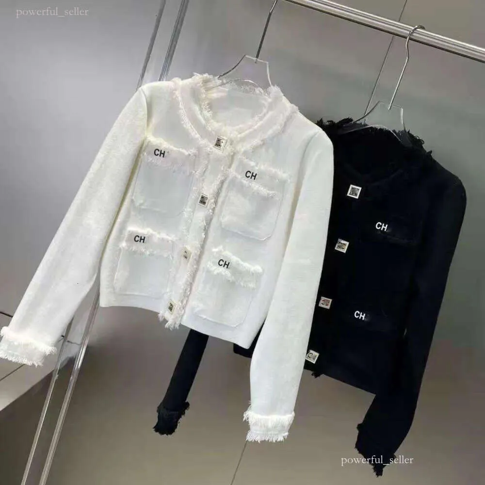 chanele ny cc designer kvinnor tröja jacka c brev virkning mujer ull cardigan hoodie pärla badge logotyp märke långärmad kappa tröjor casual kvinnliga toppar 4980