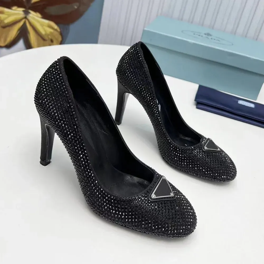 Rhinestone Decoration High Heel Dress Shoes Glitter Pumpar Brudskor Stiletto klackar kvinnors lyxdesigners klänning sko kvällsfest bröllop klackade