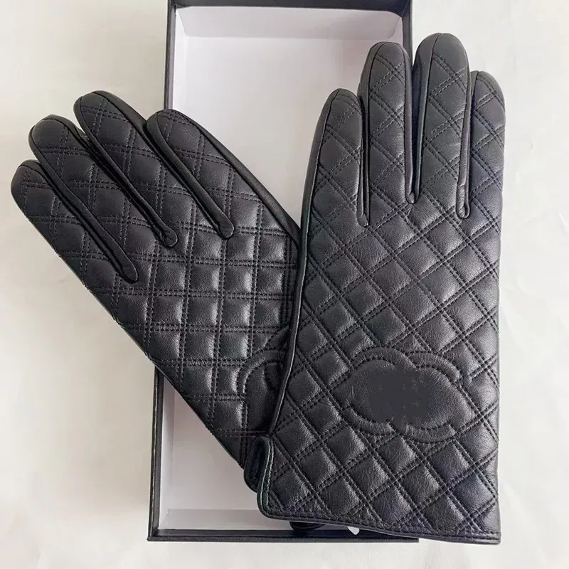 2024 Guanti firmati per donna uomo guanti invernali in pelle Touch screen in peluche per il ciclismo con guanti caldi e isolati in pelle di pecora G24343PE-3