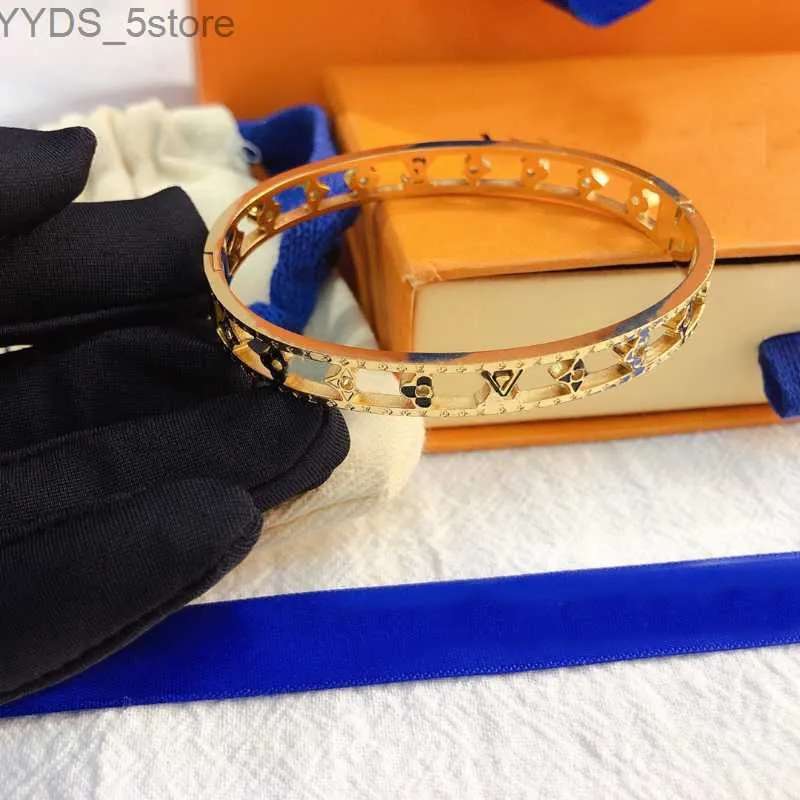 Designer-Luxus-Schmuck-Armband für Damen, mit Buchstaben überzogen, Edelstahl-Armband, Geschenke, Accessoires, aushöhlen, 240228