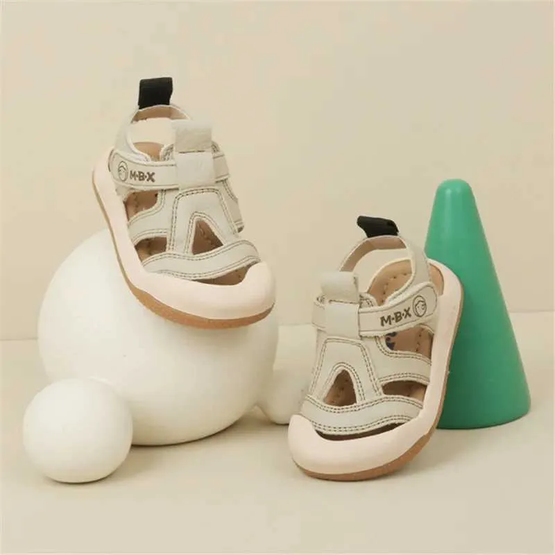 Sandalen 2023 Nieuwe Zomer Baby Sandalen Geschikt voor Jongens Gesloten Tenen Ademende Kindersportschoenen Zachte Zolen Antislip Peuter Jongens Strand Sandalen J240228