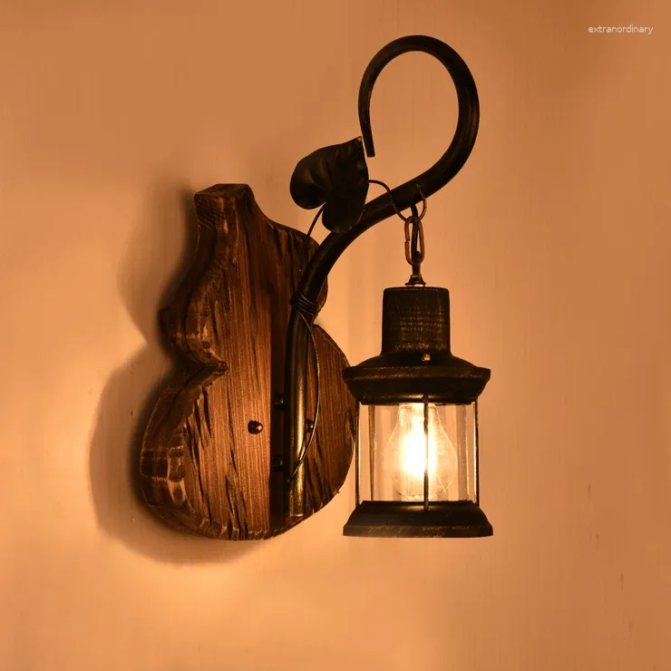 Lampada da parete Lampade retrò americane Lanterna in ferro industriale Bar Caffè diffuso Personalità creativa Lampada in legno antico LU71366