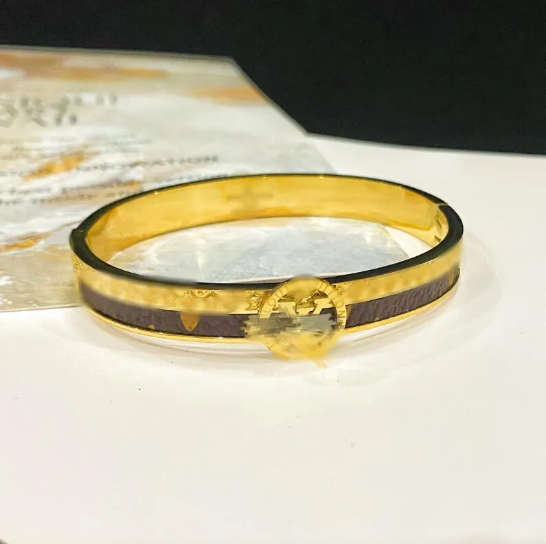 Bangle Novo Estilo Pulseiras Mulheres Designer Carta Jóias Faux Couro 18k Banhado A Ouro Aço Inoxidável Mulheres Pulseira Presentes Dhnvd