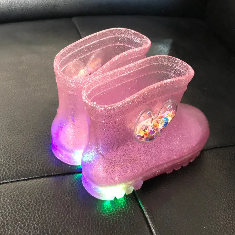 Crianças ao ar livre led sinfonia piscando à prova dwaterproof água amor botas de chuva menina geléia deslizamento princesa bebê botas curtas crianças sapatos de água