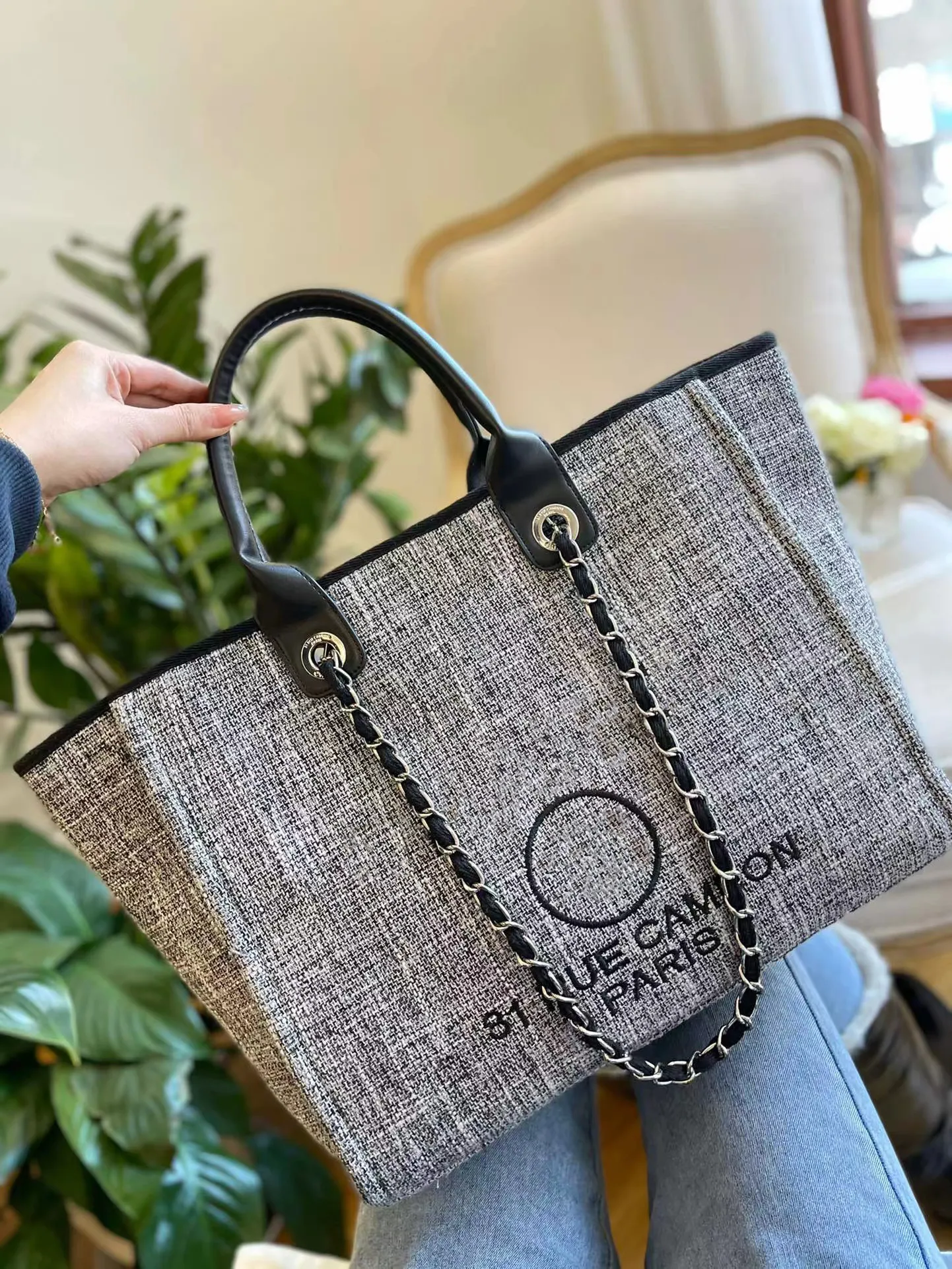 Designer Deauville Womens Large Beach Bag Luxury Handbag With Large Capacity Pearl Chain And Crossbody Strap For Men And Women Perfect For Shopping Travel Or Everyday Use In 2024 From Gardenss 54.84
