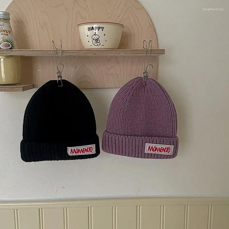 Berretti per bambini Cappello lavorato a maglia Semplice Lettera Etichetta in stoffa Tinta unita Bambino Lana Coreano Versatile Berretto pullover caldo