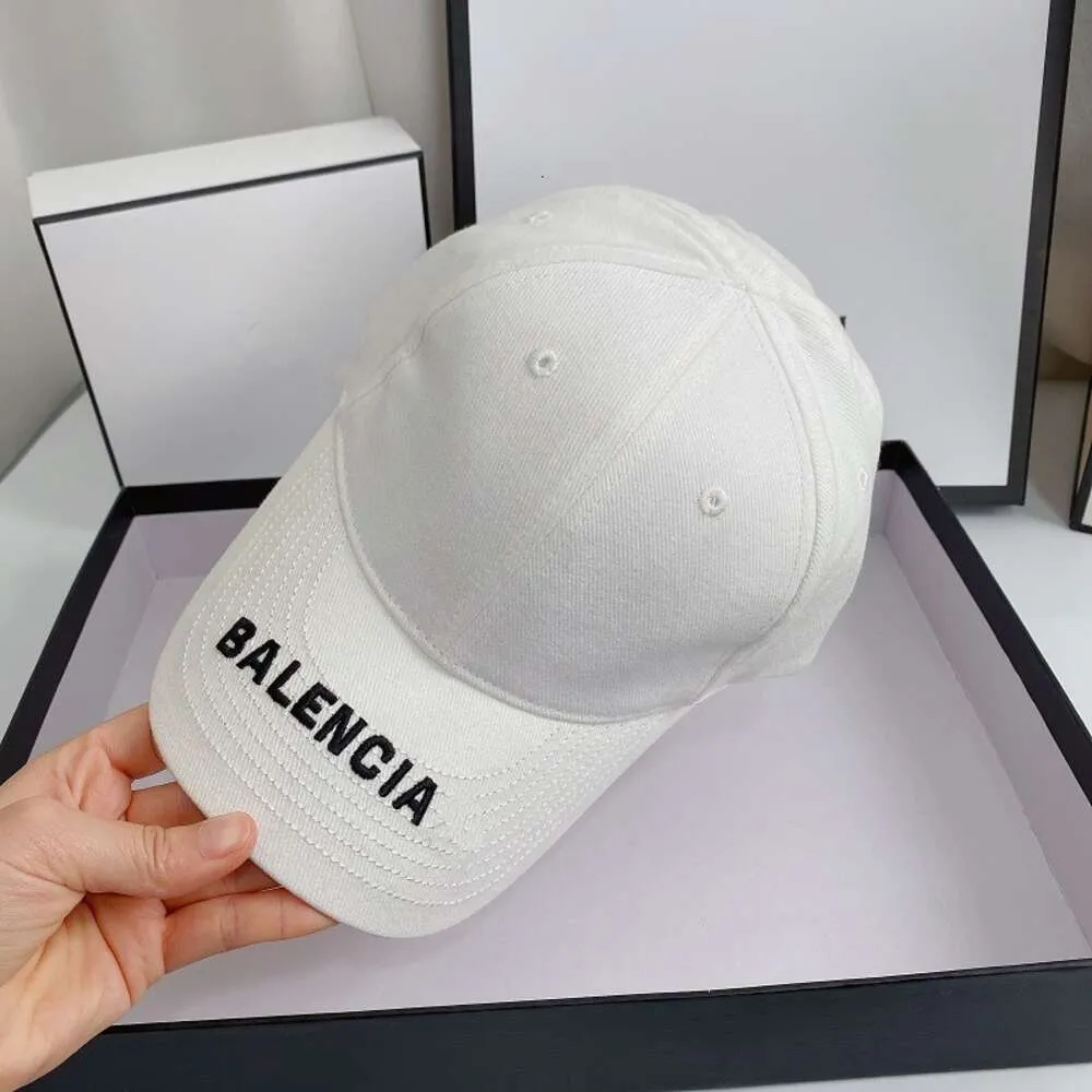 Designer Baleciagas Cap Hat New Spring and Summer Trend b Family Hat Baseball Hat Ins Leisure Travel Duck Tongue Hat Simple Letter Embroidered Men and Women