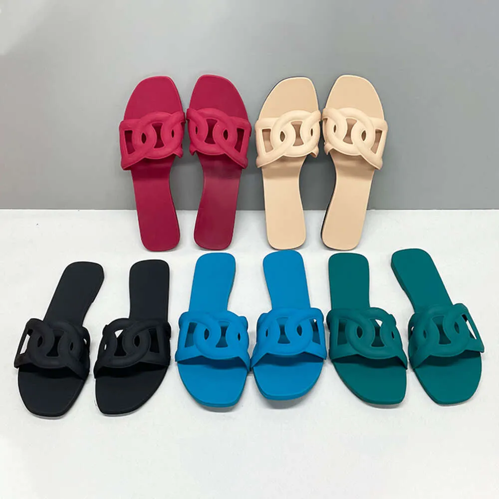Tasarımcılar Lüks Sandal Kadınlar Zincir Slaytlar Yaz Kauçuk Büyük Head Slaytlar Moda Plajı Seksi Ayakkabı Düz ​​İzleyiciler Kutu No322 ile En Kalite