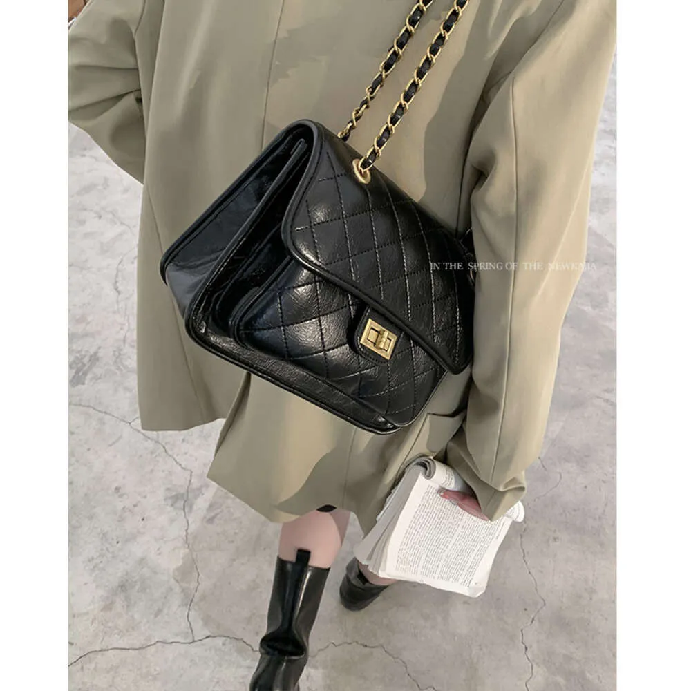 Versatile Instagram Large Capacity Tote 2024 New Korean Edition Xiaoxiangfeng Lingge Chain Trendy Wandering Bag 75% Factory Wholesale