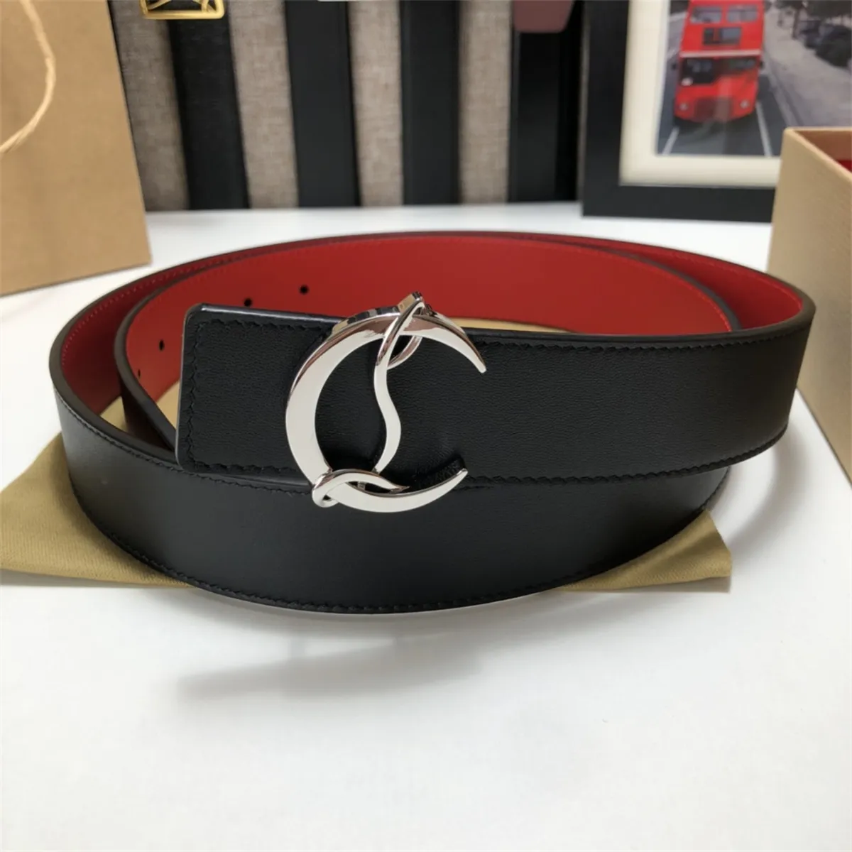 Hight Quality Red Sole Fashion Designer Mens Belt Luxury Womens Belt Classic Vintage Real Cowhide Belt 90-125cm Hållbar utan rynkor Butikbältet reversibel 24