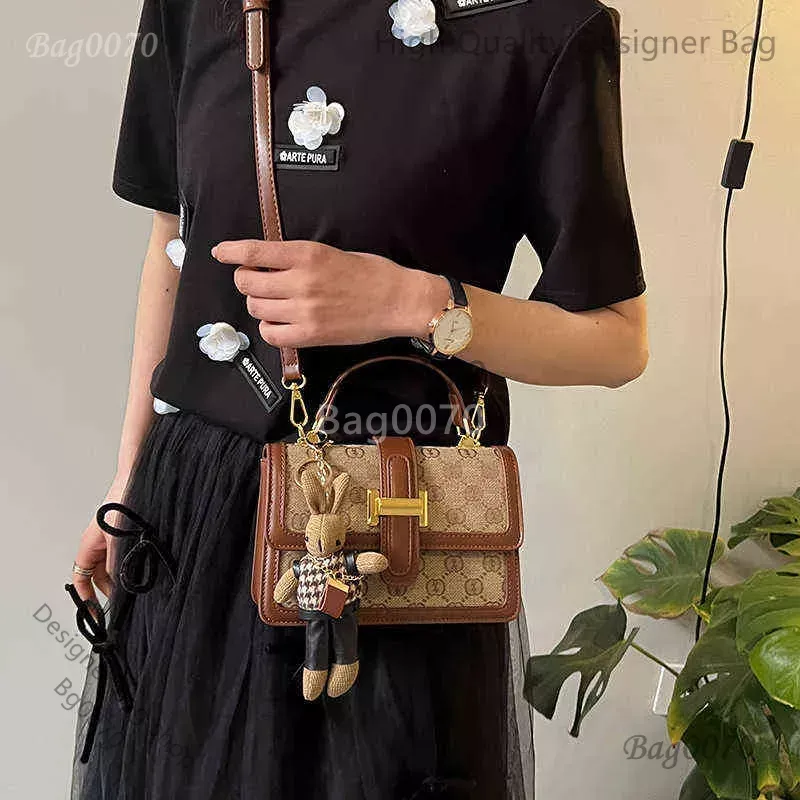 DHgate.com:2023 Designer Net Bag, Popular Fashion Small