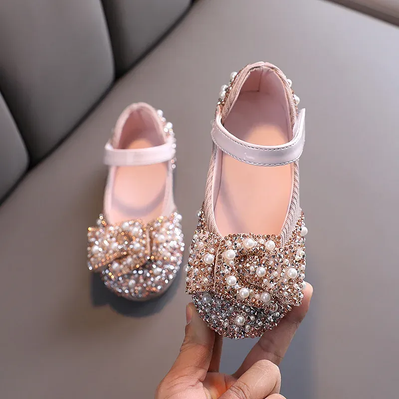 Кроссовки для девочек, обувь принцессы, детская кожаная блестящая обувь с жемчугом и стразами, детская обувь для вечеринок и свадеб, весна-лето